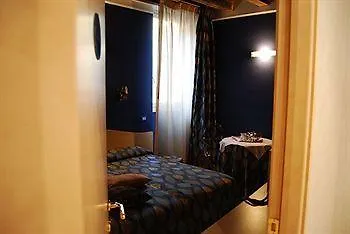 Nocleg ze śniadaniem Residenza San Faustino 2*